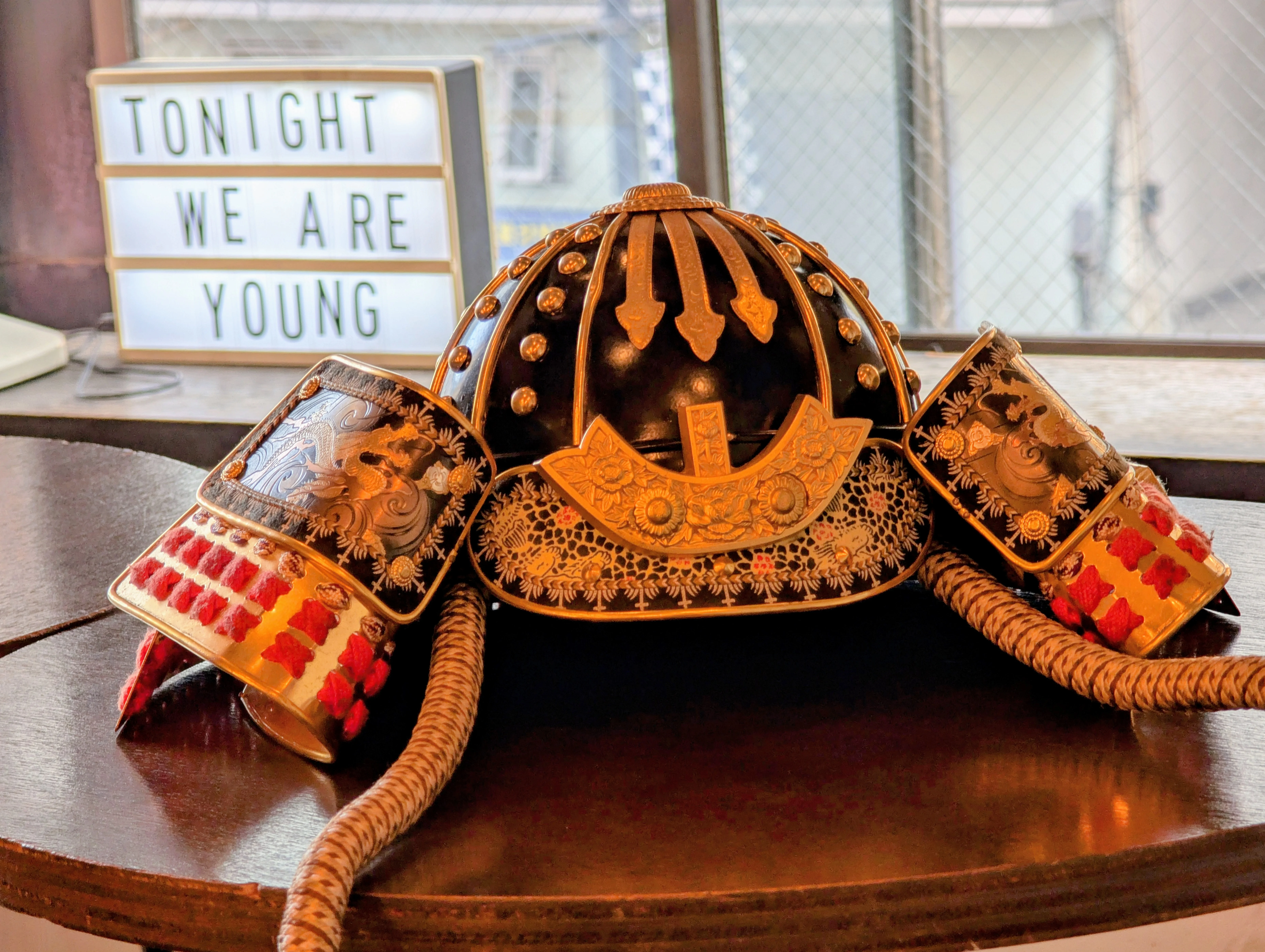 Free samurai armor experience at Samurai Bar Asakusa - try on authentic samurai armor and take photos